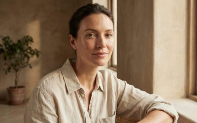 gemini-image-2_Editorial_portrait_of_a_woman_with_healthy_glowing_skin_in_soft_natural_morning_-0